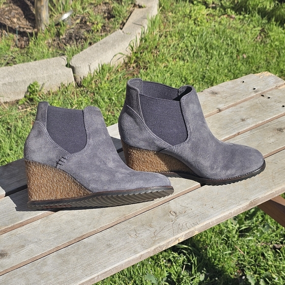 Trask Tatum wedge bootie in indigo suede - Picture 8 of 9